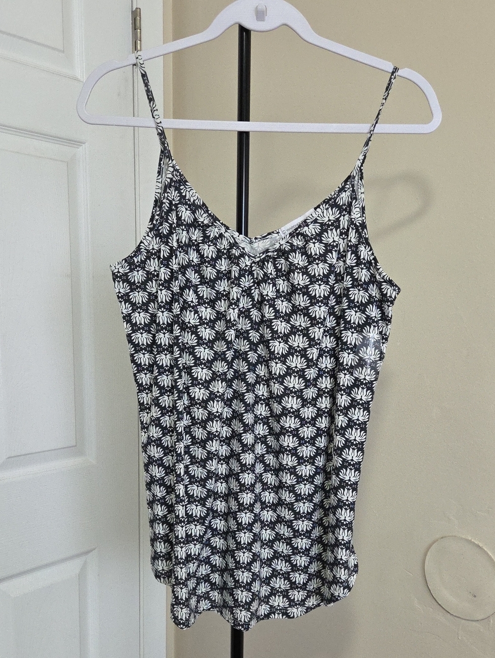 Nwt Warehouse Black and White Floral Spaghetti-Strap Cami